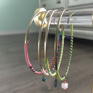 Set of 4 threaded colorful bangles